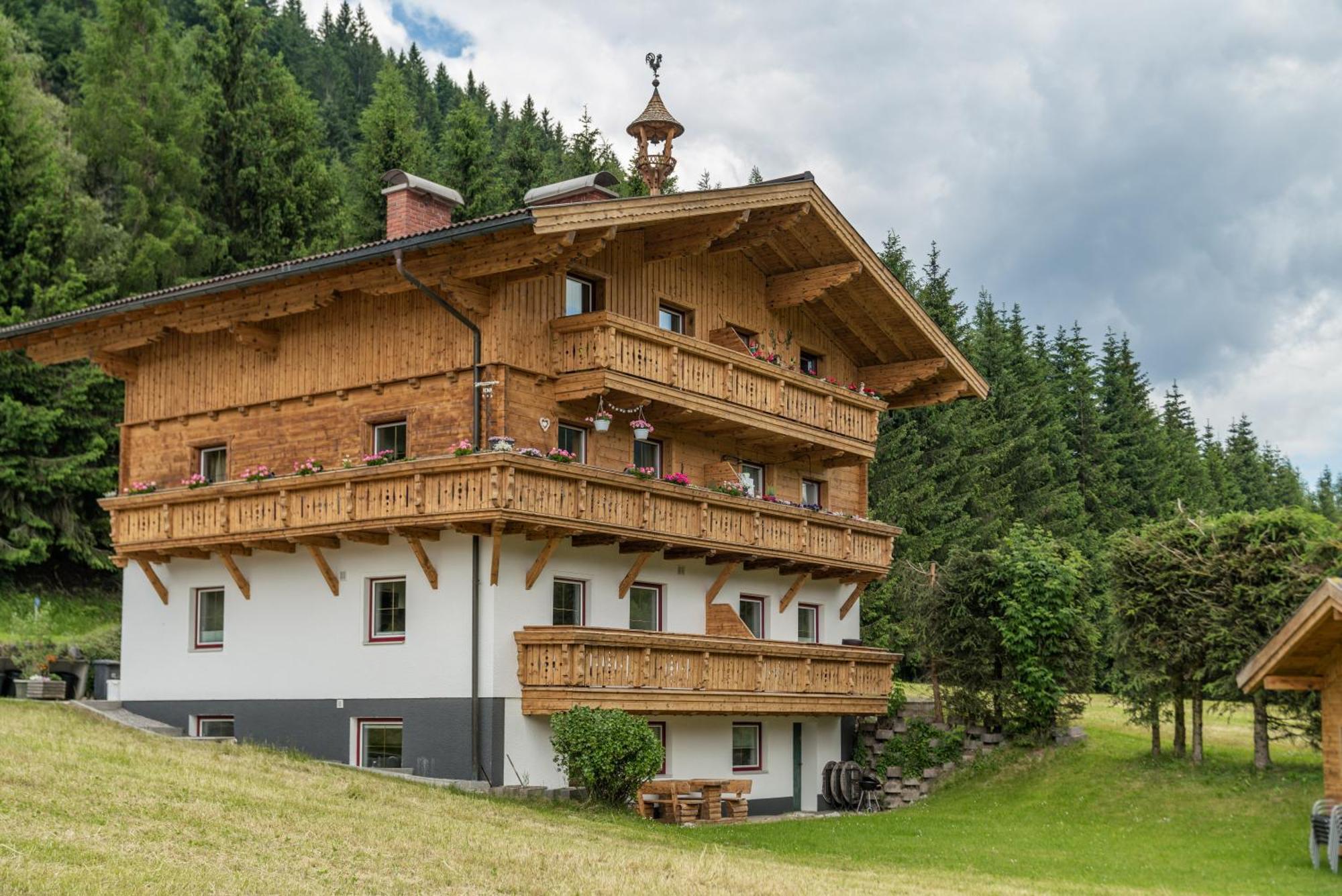 Kesselgrubs Apartements Ski & Badeglueck エーベン・イム・ポンガウ エクステリア 写真